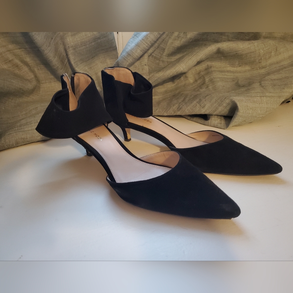 Pelle Moda Black Suede Kitten Heels Size 9.5
